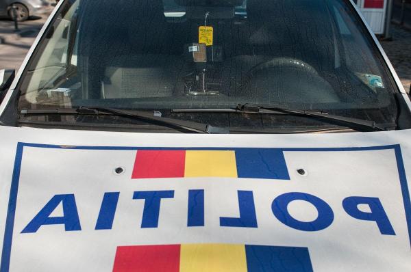 O femeie de 44 de ani, orbită de gelozie, şi-a luat la bătaie iubitul de 64 de ani. Bărbatul a cerut ordin de protecţie la poliţie