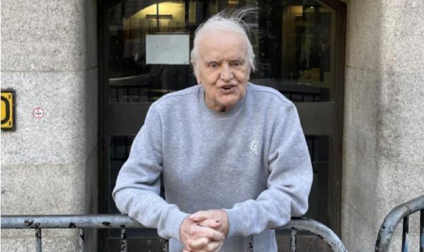 Un bărbat de 90 ani a scăpat de închisoare, deşi şi-a înjunghiat de mai multe ori soţia oarbă