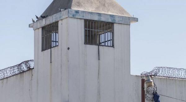 145 de deținute au evadat după ce s-au năpustit asupra gardienilor, într-o închisoare din Haiti. Un polițist a fost ucis