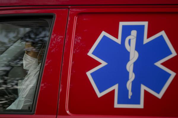 Un bărbat care se întorcea din Italia pentru înmormântarea tatălui său a murit într-un accident pe A1