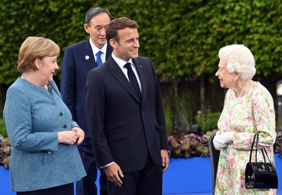 Omagiu adus de Emmanuel Macron: "O regină a inimilor"