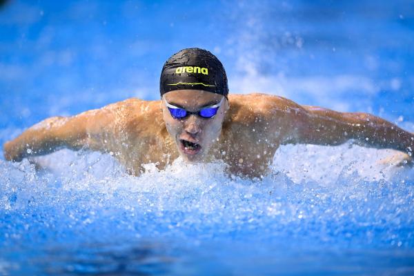 Swimswam, cel mai cunoscut site de nataţie, l-a desemnat pe David Popovici cel mai bun înotător al anului 2022