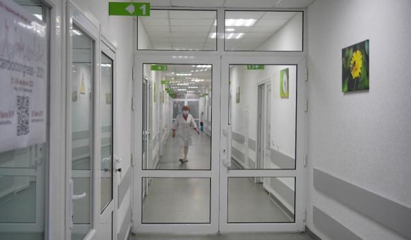 Un bătrân de 80 de ani s-a aruncat în gol de la etajul doi al unui spital din Craiova