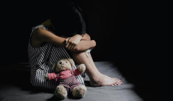 Un bărbat de 55 de ani obliga minore, pe internet, să-i trimită filmări indecente