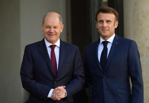 Macron vrea ca Franța şi Germania să devină "pionierii" refondării Europei. Între timp, Parisul e paralizat de proteste violente