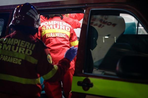 O fetiţă de 2 ani a fost rănită după ce maşina condusă de mama ei s-a izbit puternic de un alt autoturism pe DN15, la Roznov