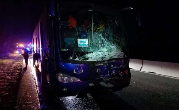 Opt persoane au ajuns la spital, după un accident între două mașini și un autobuz, în Ploiești