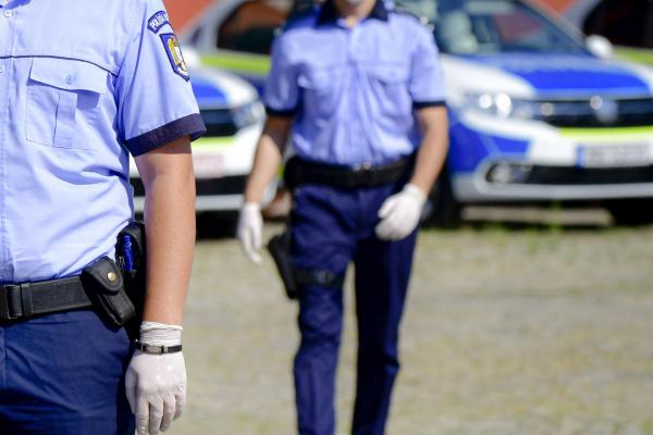poliţişti