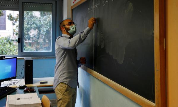 "Ne duce cu 50 de ani înapoi". Profesori salarizați în funcție de regiunea în care locuiesc, propunerea "bizară" a ministrului italian al Educației