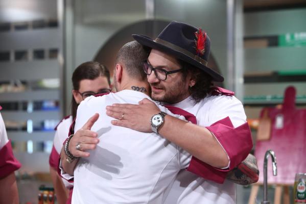 Deznodământ surprinzător aseară, la Chefi la cuțite într-o ediţie lider de audiență şi care a înregistrat un nou record în acest sezon