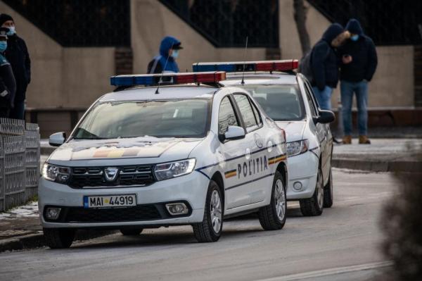Afaceri cu maşini de lux inexistente, în Marea Britanie: gruparea, destructurată. 31 de percheziţii, 12 bărbaţi din Vâlcea reţinuţi