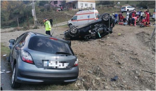 Accident cutremurător în Neamț. Șapte persoane, rănite după ce un șofer a pierdut controlul volanului și s-a izvit de o mașină care venea din sens opus