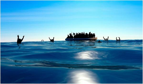 Trei oameni au murit în Grecia, după ce o barcă plină cu migranți s-a scufundat. Opt persoane au fost găsite în viaţă, alte două sunt dispărute