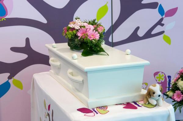 O mamă din UK şi-a născut bebeluşul mort, după ce o maternitate a refuzat-o pe motiv că nu mai avea locuri disponibile. "Nimic nu ne-a pregătit pentru vestea că Heidi a murit"