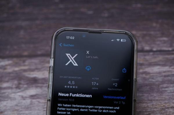 Platforma X, fosta Twitter, introduce o taxă anuală. Cât vor avea de plătit utilizatorii