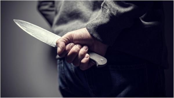 Scandal terminat pe patul de spital, după ce doi bătrâni s-au luat la ceartă într-un parc din Timișoara. Unul din ei a fost înjunghiat