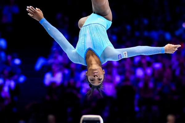 Moment istoric în gimnastică. Simone Biles a devenit prima sportivă care a realizat o săritură Iurcenko dublu echer