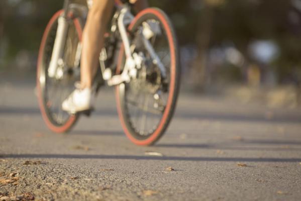 Un copil şi-a pierdut viaţa în timp ce mergea spre şcoală, în Suceava. A fost lovit pe bicicletă de o autoutilitară şi aruncat într-un câmp