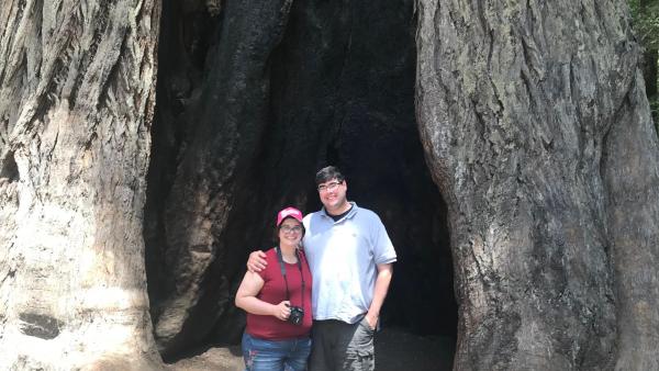 "Inima mi s-a spulberat într-un milion de bucăți. Iubirea vieții mele a dispărut". O văduvă vrea să plece într-o călătorie cu cenușa soțului său pentru a se regăsi