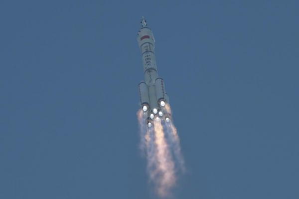 Cel mai tânăr echipaj de astronauți din istoria Chinei se îndreaptă spre stația spațială. Cât va dura misiunea