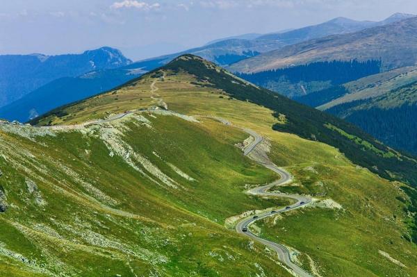 Transalpina are o lungime totală de 148,2 kilometri