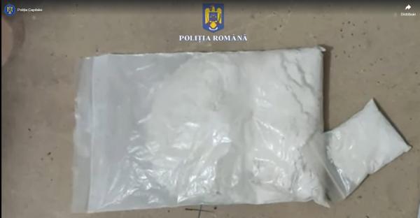 Descoperire într-un local din Capitală. Jumătate de kilogram de pulbere albă, găsită la un bar din Sectorul 5. Poliţiştii spun că ar putea fi o substanţă cu efecte psihoactive