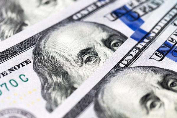 Leul românesc câştigă teren în raport cu dolarul american