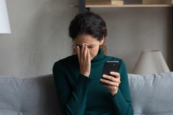 Şi-a ameninţat fosta iubită că publică imagini indecente cu ea, dacă nu se împacă cu el. Ce a făcut tânărul de 20 de ani când a văzut că nu reuşeşte s-o convingă