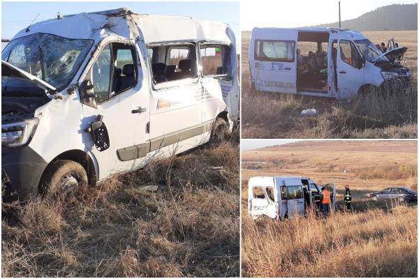 Un microbuz a plonjat într-un câmp, după ce s-a ciocnit cu un TIR, în Constanţa. Mai multe persoane au fost rănite