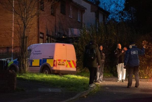 Femeie ucisă în chinuri, sub acelaşi acoperiş cu copiii ei îngroziţi. Un bărbat de 43 de ani, arestat pentru crima cumplită din UK