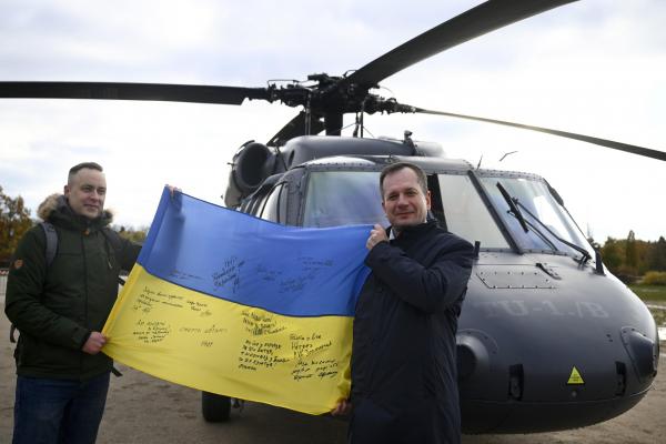 "Cadou pentru Putin". Donaţii pentru a cumpăra armatei ucrainene un elicopter Black Hawk, de 4 milioane de dolari