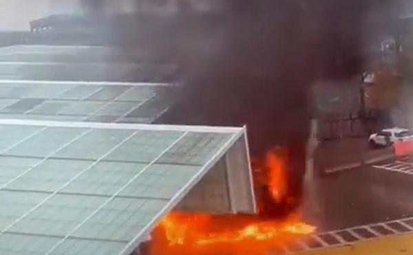 O maşină a explodat la graniţa dintre SUA şi Canada. FBI-ul a ajuns imediat la faţa locului: "Ancheta e în desfăşurare"