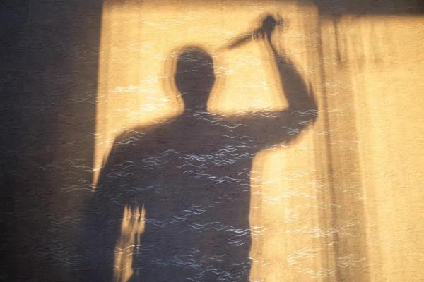 Un bărbat din Constanţa şi-a omorât sora cu un cuţit. Femeia încerca să-l împiedice să se sinucidă