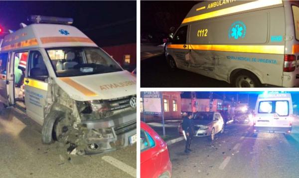 Accident violent în Arad. O ambulanţă a fost lovită de o şoferiţă de 31 de ani şi proiectată în maşini parcate