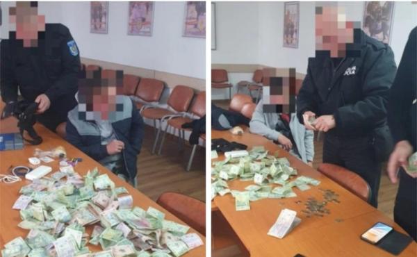Poliţiştii din Iaşi au găsit un "morman" de bani asupra unui tânăr prins la cerşit. Bărbatul a strâns în câteva ore cât câştigă un IT-ist lunar
