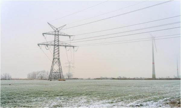 Haos, după episodul de viscol şi ninsoare. Aproape 70.000 de ialomiţeni au rămas fără curent, după ce reţeaua de alimentare a fost avariată de vremea rea