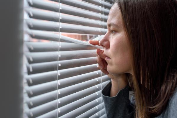 Doi băcăuani, prinşi la furat. O vecină i-a zărit pe geam când intrau în locuinţa de vizavi şi a chemat poliţia