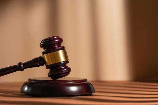 O femeie din Alba va beneficia de un medicament de 5.000 de euro gratuit, după ce a dat Ministerul Sănătăţii în judecată