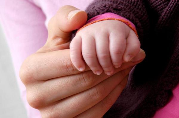 Tot mai mulţi români apelează la fertilizarea in vitro pentru a avea un copil