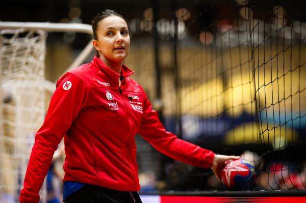 România a învins Polonia la Campionatul Mondial de Handbal şi a încheiat grupa pe locul 3. Eliza Buceschi, cea mai bună jucătoare a meciului