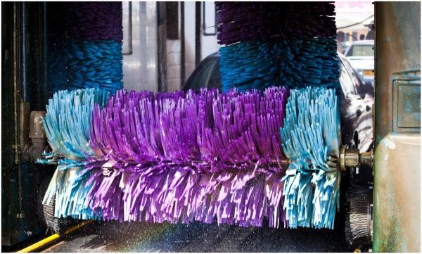 Moarte stranie, în Spania. Un bătrân de 71 de ani a sfârșit tragic, după ce a rămas blocat într-o spălătorie automată de mașini