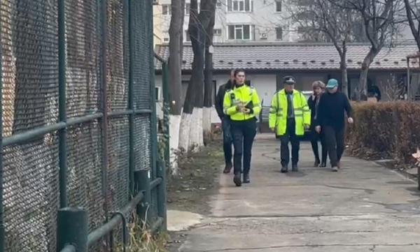 polițiști la Colegiul "Emil Racoviță" din Iași