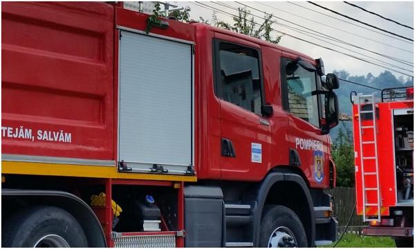 Bătrână de 90 de ani, găsită mortă în apartamentul ei din Pitești, după ce un incendiu violent a izbucnit în locuință