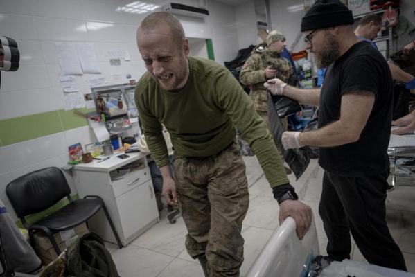 Bărbaţii ucraineni nu mai vor să lupte pe front. Armata a rămas fără recruţi: "Creierul s-a trezit, a apărut frica"