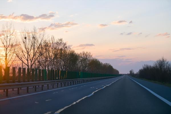 Tânăr de 19 ani, spulberat pe Autostrada Soarelui. Mergea de la Bucureşti spre Constanţa, când a izbit mortal o autoutilitară de pe aceeaşi bandă