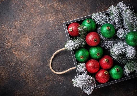 Roşu şi verde sunt considerate culorile tradiţionale ale Crăciunului
