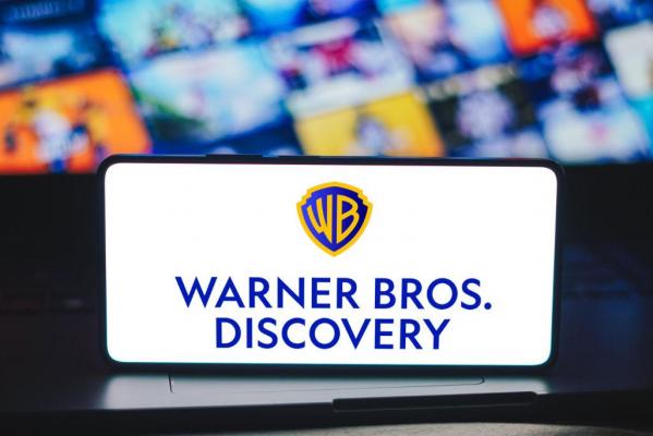Warner Bros. Discovery şi Paramount vor să fuzioneze pentru a ţine piet Netflix și Disney