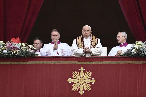 Papa denunţă ''situaţia umanitară disperată'' din Fâşia Gaza în mesajul său de Crăciun: "Port în inima mea durerea pentru victimele odiosului atac"