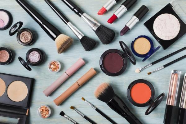 (P) Cosmeticele – top produse pe lista de cadouri de Crăciun 2023 a cumpărătorilor români
