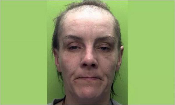 Sarah l-a ucis pe bătrânul care a lăsat-o să stea în casa lui din UK, apoi a ieșit să danseze goală în stradă în semn de sărbătoare